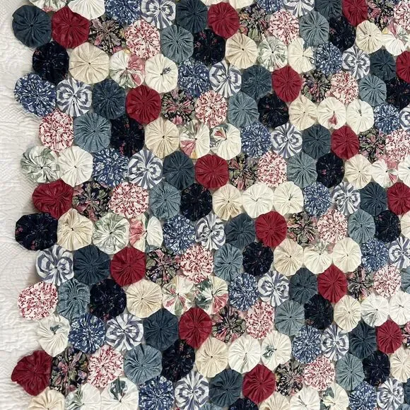 Vintage Handmade Amish Yo Yo Quilt Throw Table Decor Cottagecore 52x62